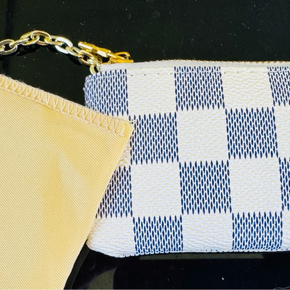 Elegant Checkered Clutch with Chain Strap